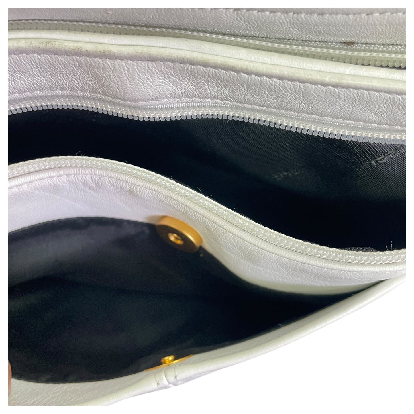 Handbag By Stone Mountain In White, Size:Medium