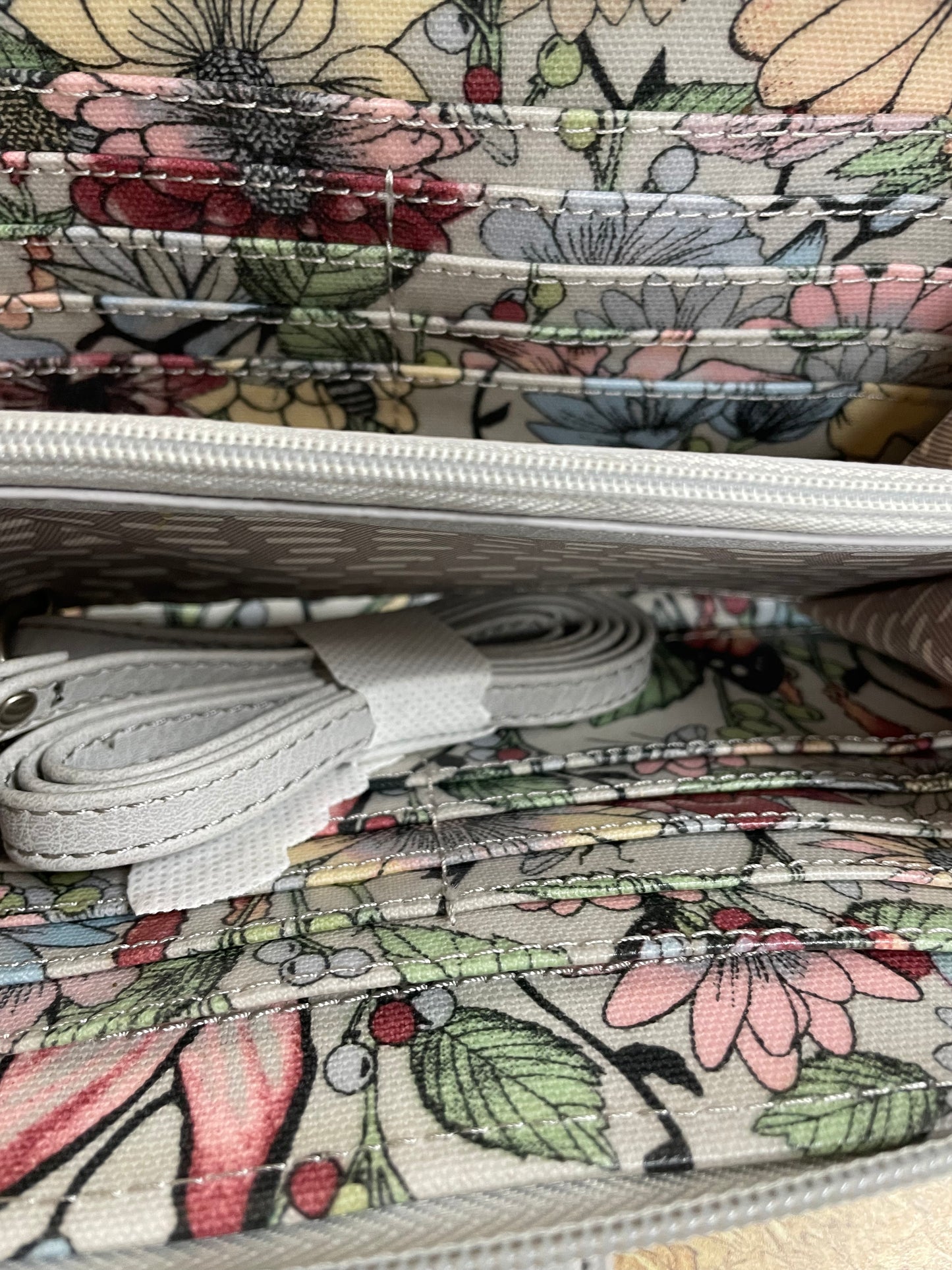 Wristlet By Sakroots In Floral Print, Size:Medium