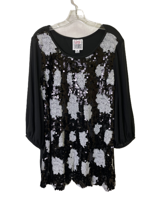 Top Short Sleeve By Very Volatile In Black & White, Size: 3x