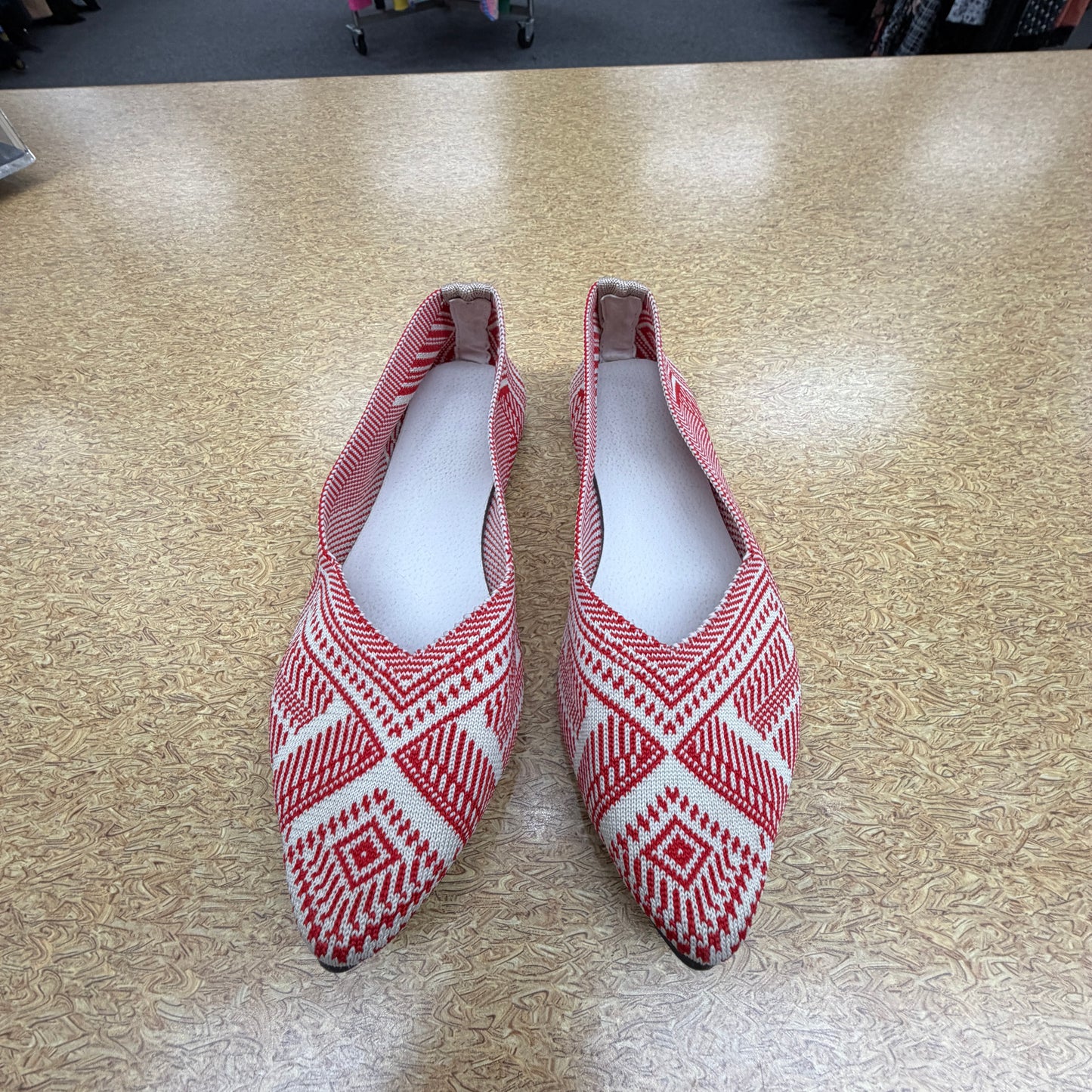 Shoes Flats By Clothes Mentor In Red & Tan, Size:6