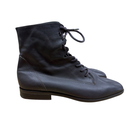 Boots Ankle Flats By Liz Claiborne In Brown, Size:7.5