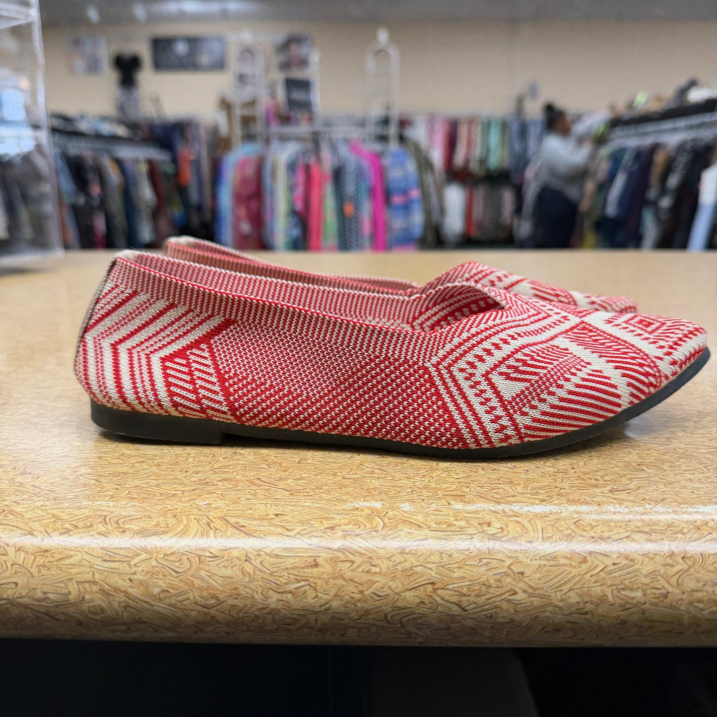 Shoes Flats By Clothes Mentor In Red & Tan, Size:6