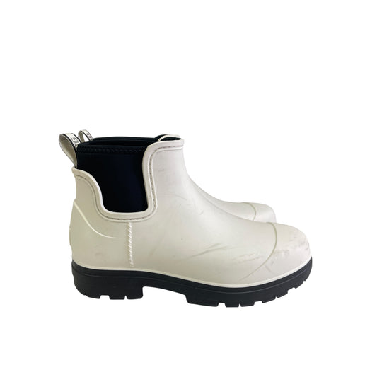Boots Designer By Ugg In White, Size:9