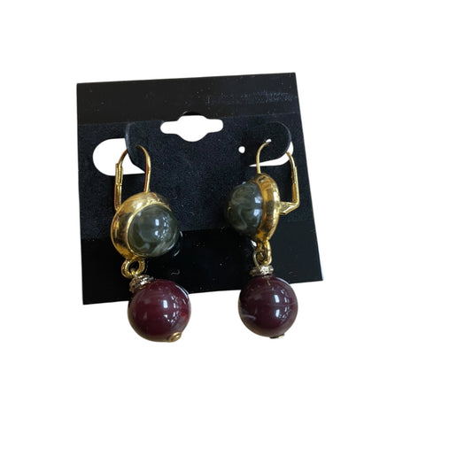 Earrings Clip By Clothes Mentor In Green & Red