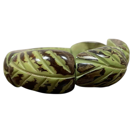 Bracelet Beaded By Clothes Mentor In Brown & Green