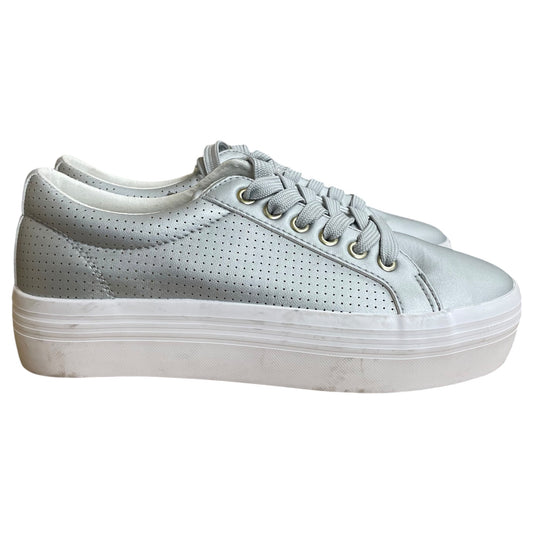 Shoes Sneakers Platform By Comfort in Every Step In Silver, Size:9