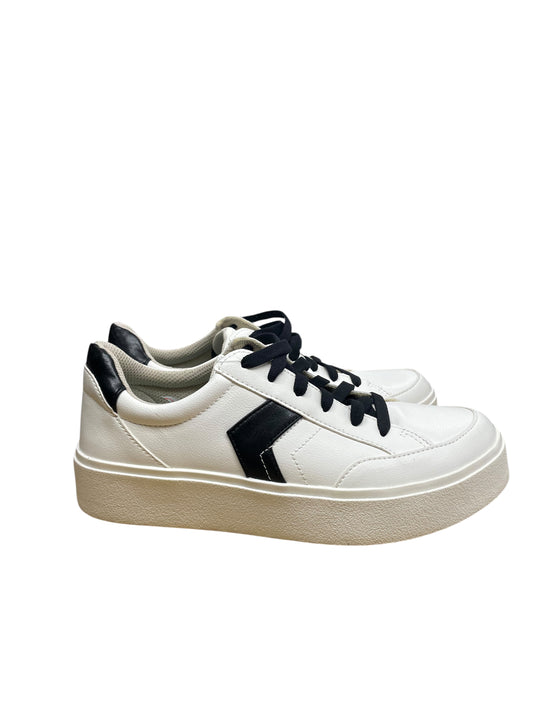 Shoes Sneakers By Dr Scholls In White, Size:7.5