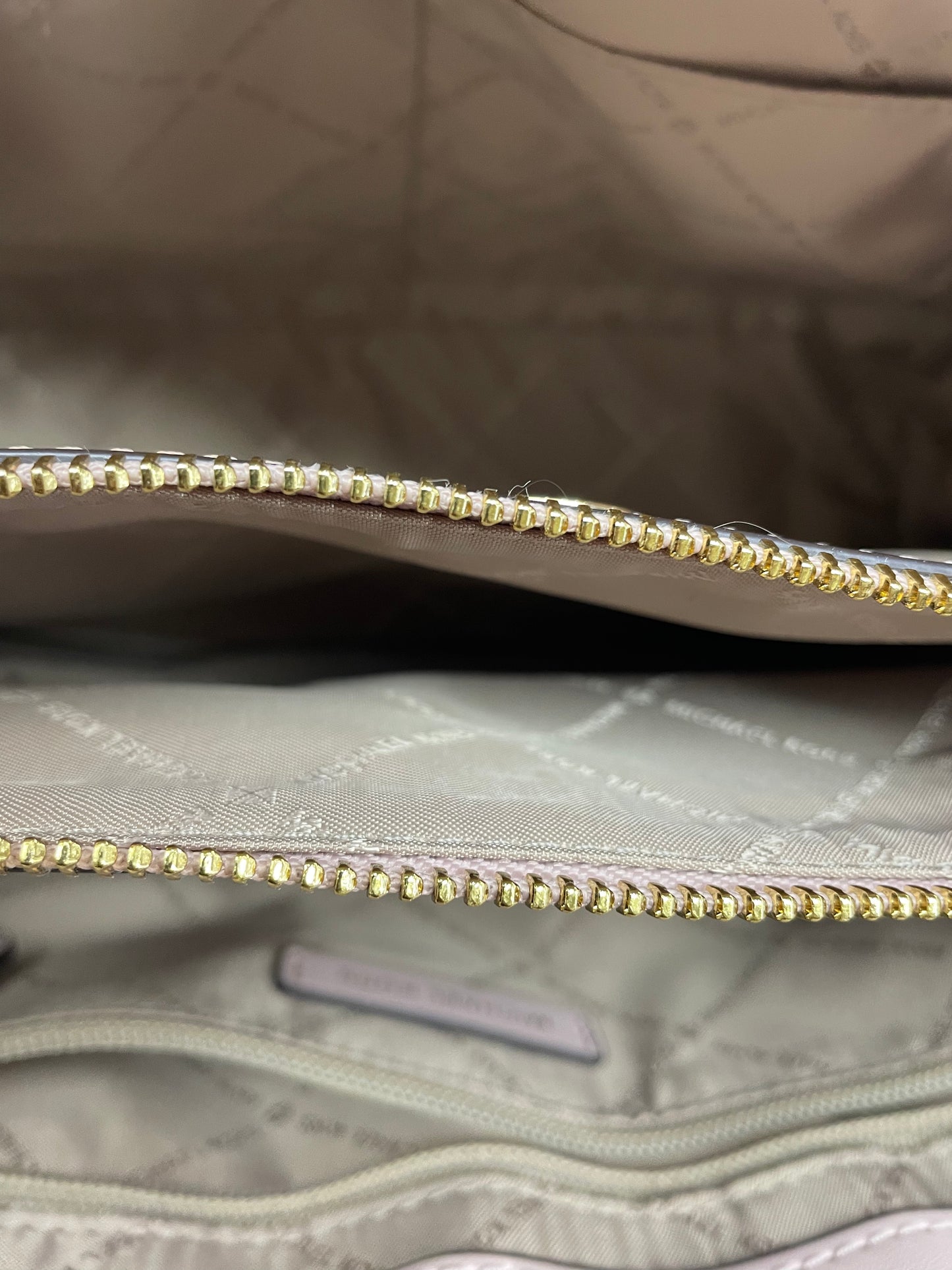 Handbag Designer By Michael Kors In Pink, Size:Medium