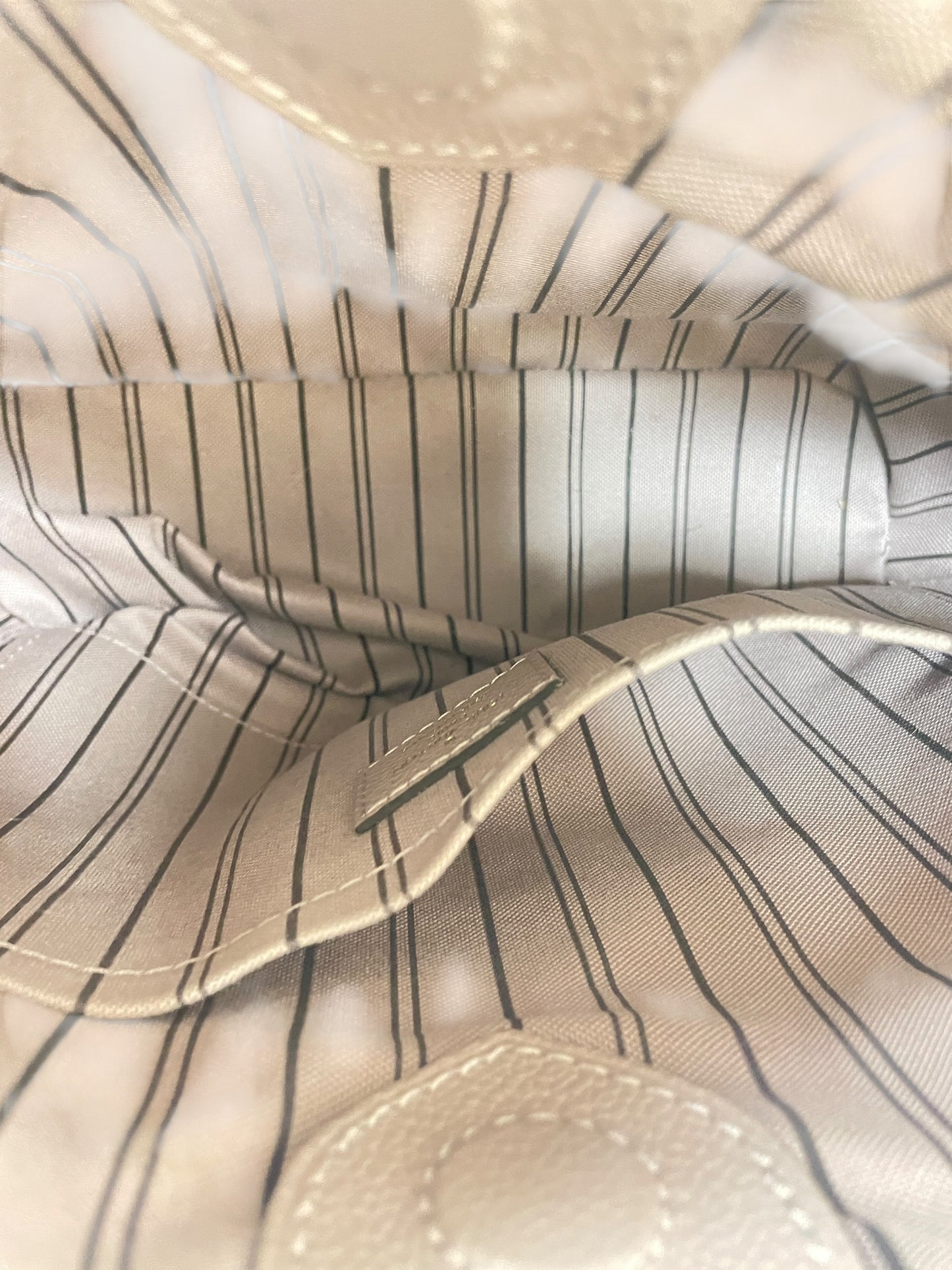 Handbag Luxury Designer By Louis Vuitton In Pink, Size:Medium