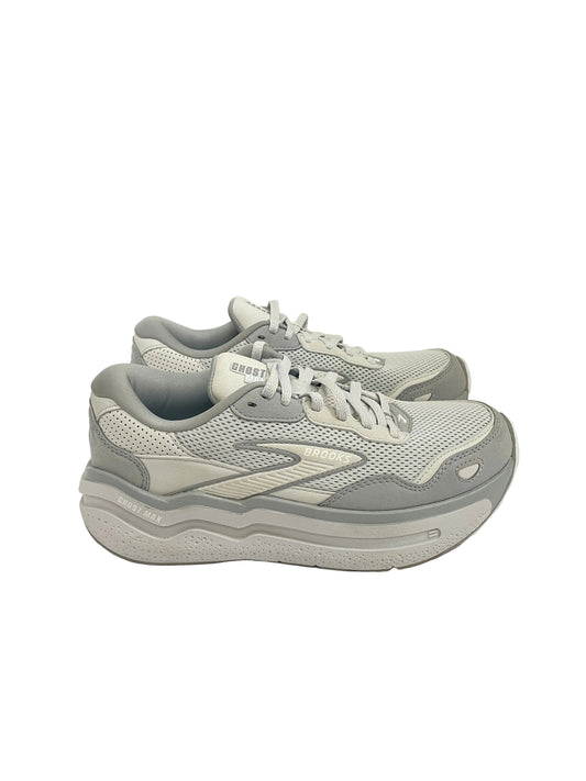 Shoes Sneakers By Brooks In Grey & White, Size:7.5